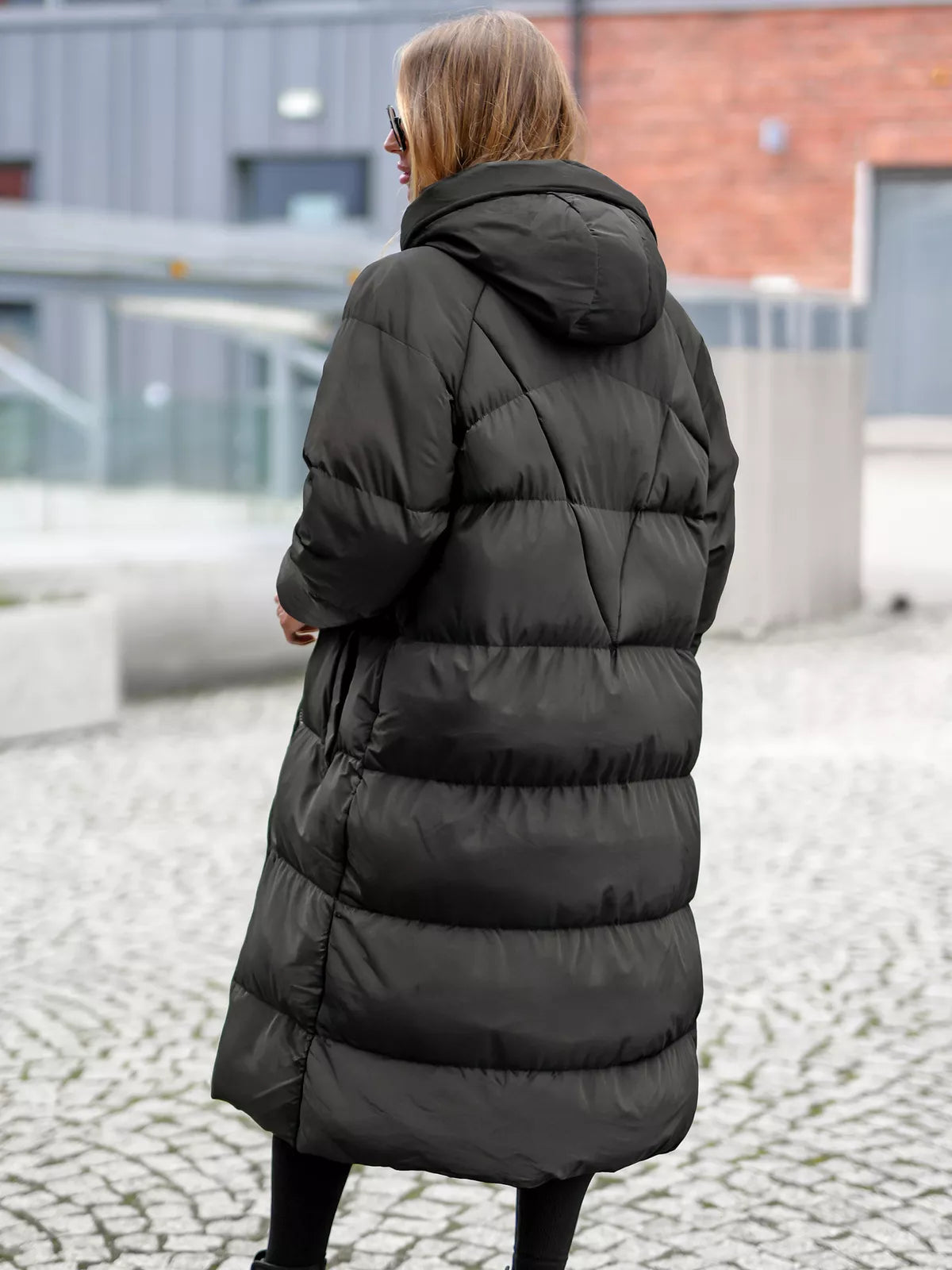 Moteriškas juodos spalvos paltas Izabel